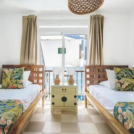 The House - Location - Private Plunge Pool - Roof Terrace - 100m To