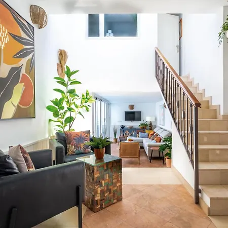 The House - Location - Private Plunge Pool - Roof Terrace - 100m To