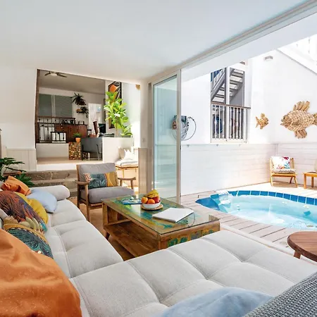 Hébergement de vacances The House - Location - Private Plunge Pool - Roof Terrace - 100m To