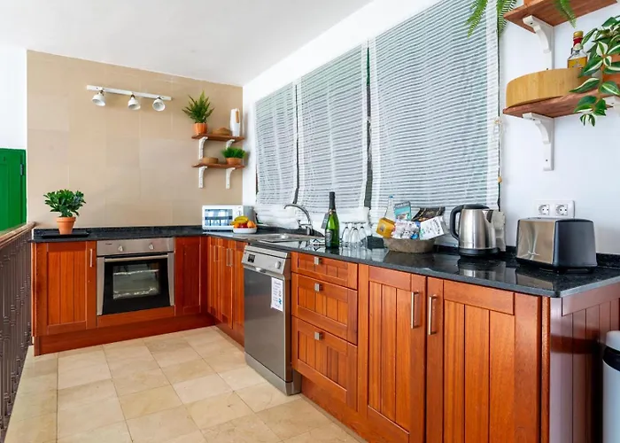 The House - Location - Private Plunge Pool - Roof Terrace - 100m To